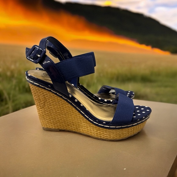 Charles David Navy polka dot wedges size 9 - Picture 9 of 10